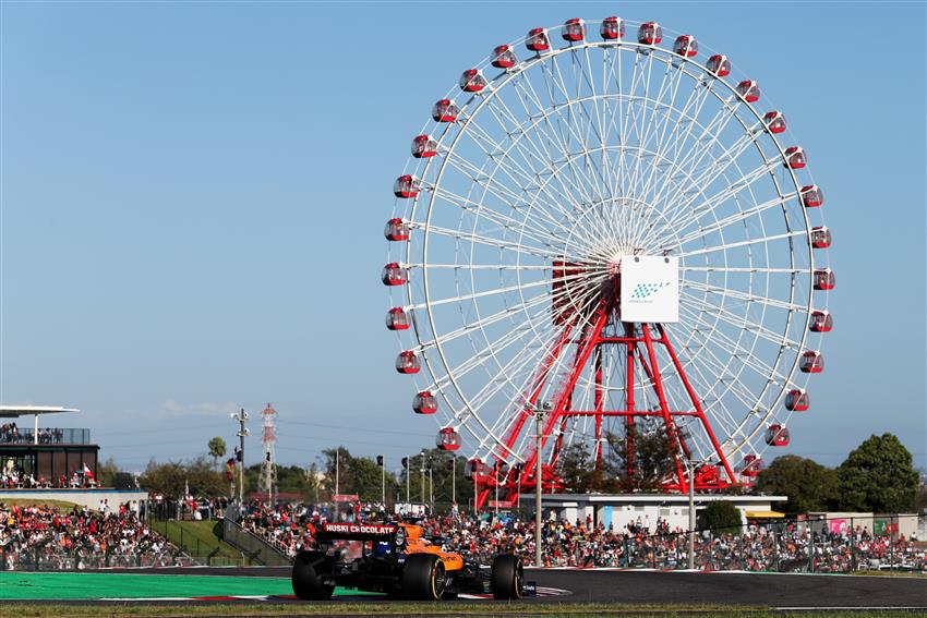 f1 cars in Suzuka Ferris wheel